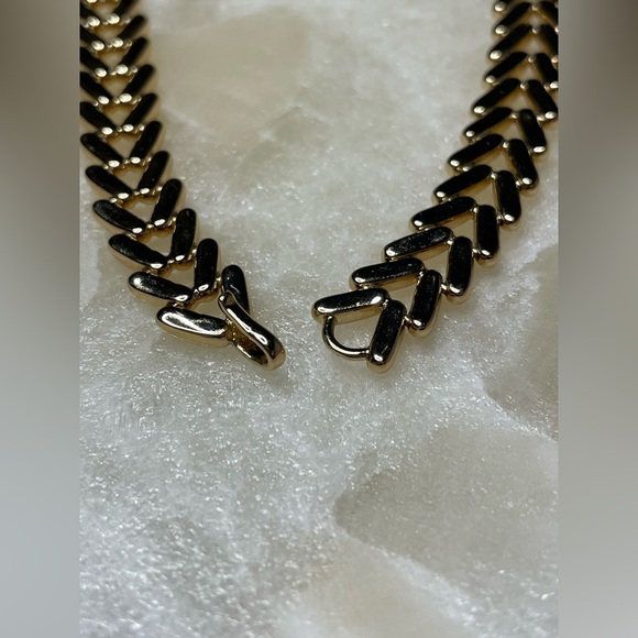Gold Tone Chevron Link Necklace 16” – Costume Statement Jewelry - Picture 4 of 4